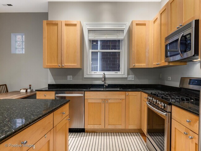 Foto del edificio - 1347 W Washington Blvd
