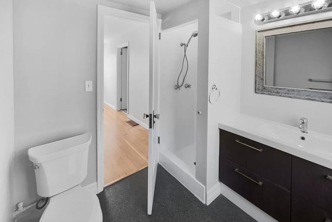 Building Photo - 3435 SW 11th Ave