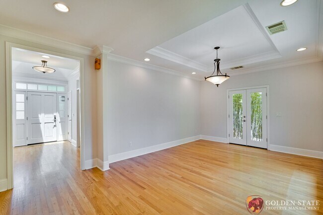 Foto del edificio - Stunning 3,278 square foot 4 Bedroom 3.5 b...