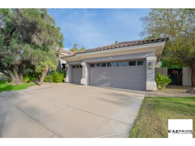 Building Photo - Here is the Perfect Scottsdale 4/2.5 Famil...