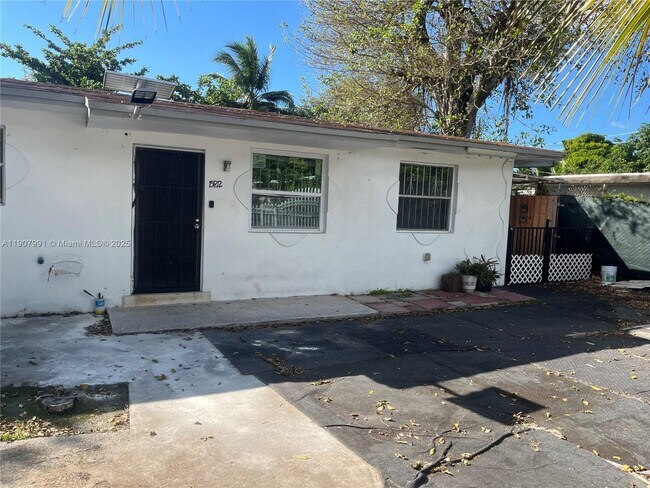 Foto del edificio - 15812 NW 39th Ct