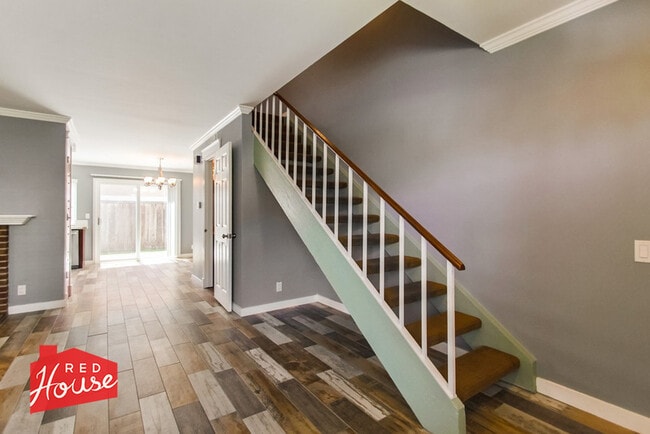 Building Photo - 3607 Caminito Carmel Landing