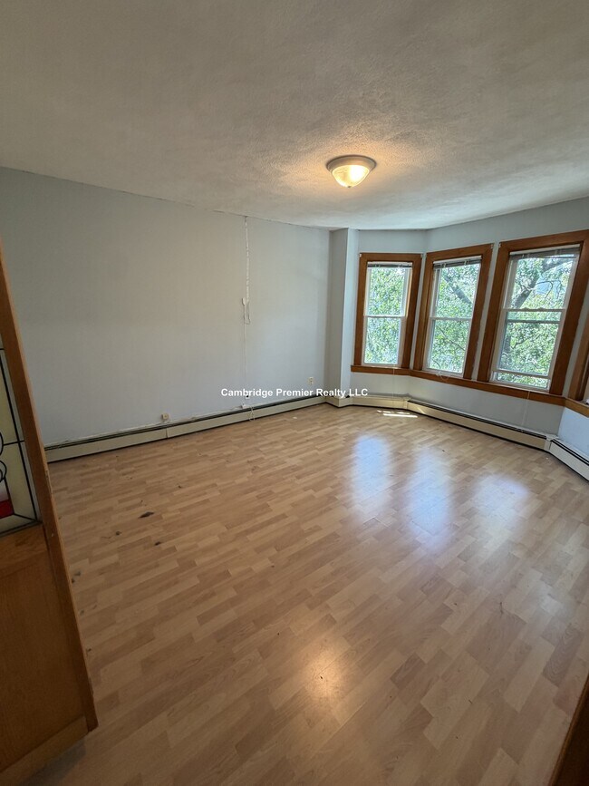 Building Photo - 83-89 Webster Ave. Unit 3