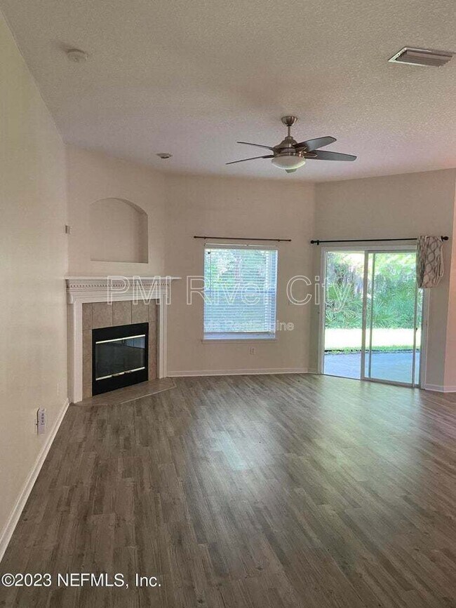 Foto del edificio - 533 Alice Cove Ct