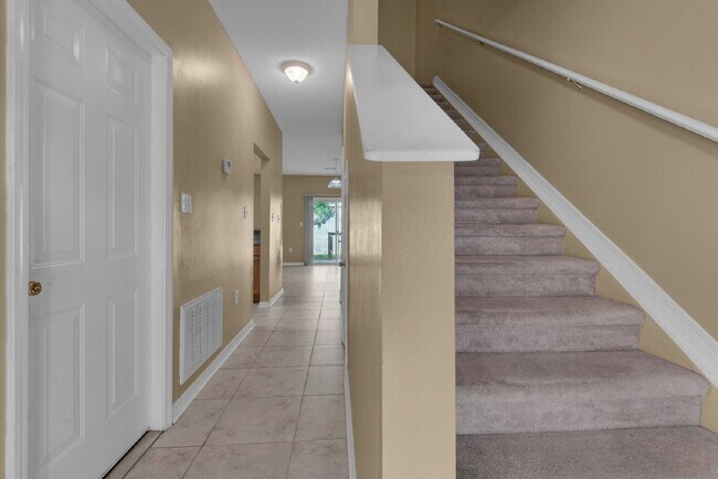 Foto del edificio - "Charming 3-Bed Townhouse Retreat with 2.5...