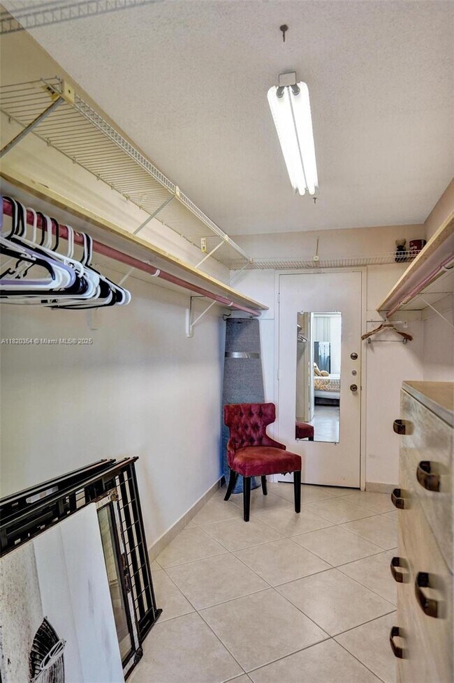 Foto del edificio - 1833 S Ocean Dr