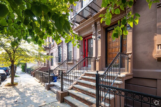 Building Photo - 56 E 130th St