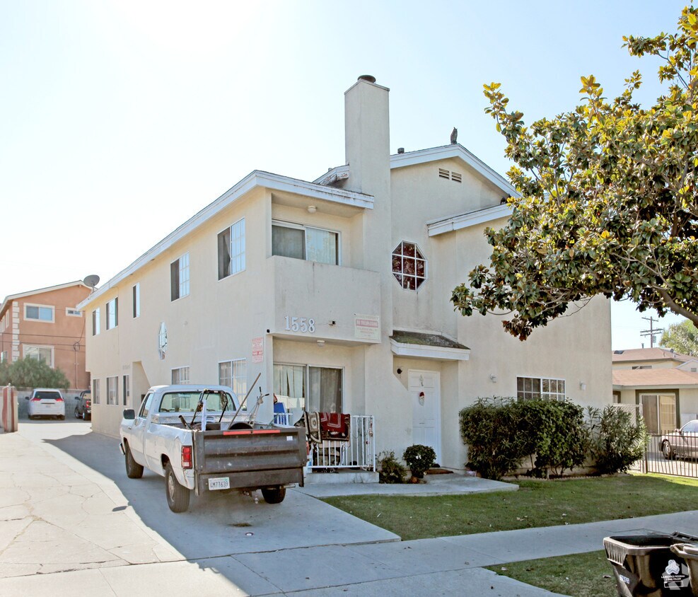 Foto del edificio - 1558 W 206th St