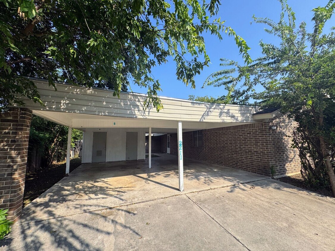 Foto principal - 2211 Wheeler Ave