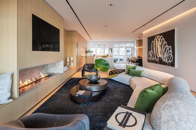 Building Photo - TH12 HENLEY Pl