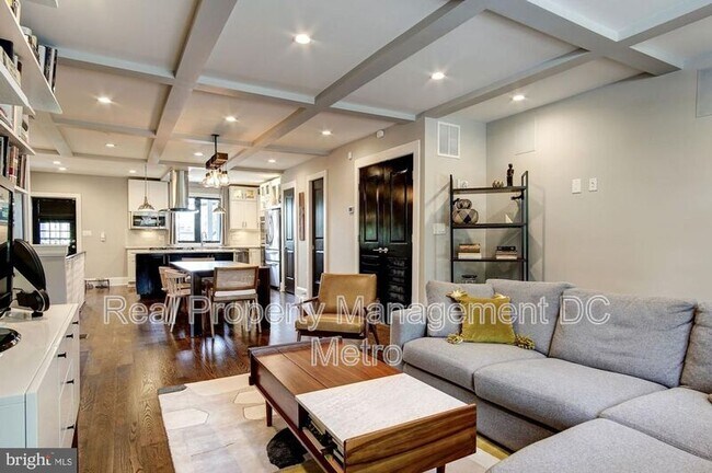 Foto del edificio - 715 Florida Ave NE