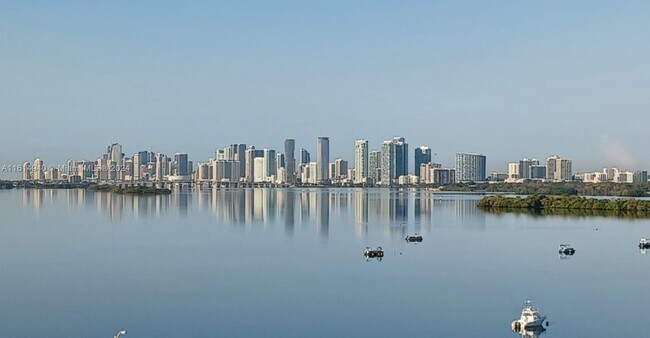 Foto del edificio - 7904 West Dr