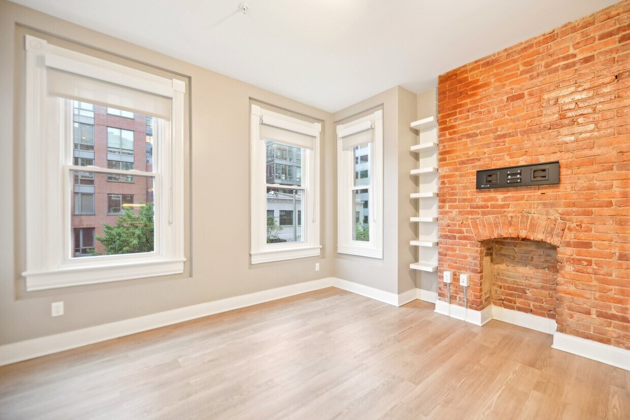 Primary Photo - 459 Massachusetts Ave NW