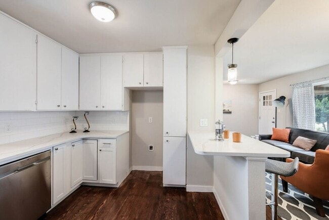 Building Photo - 623 Freiling