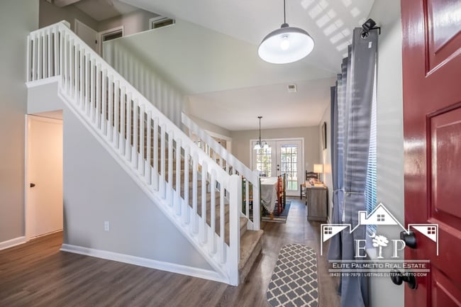 Building Photo - Charming and Spacious Home