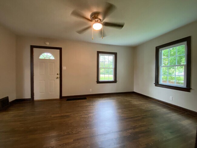 Foto del edificio - 3 Bedroom Single Family Home!