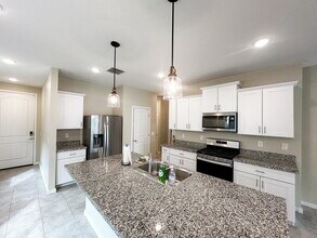 Building Photo - 40523 W Shaver Dr