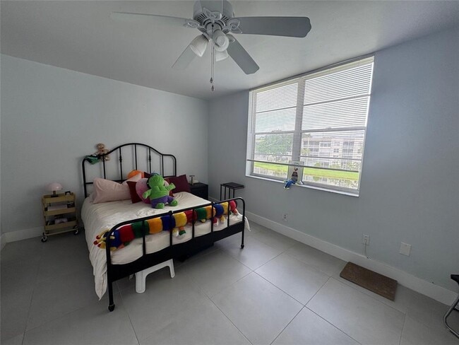 Foto del edificio - 9235 Lagoon Pl