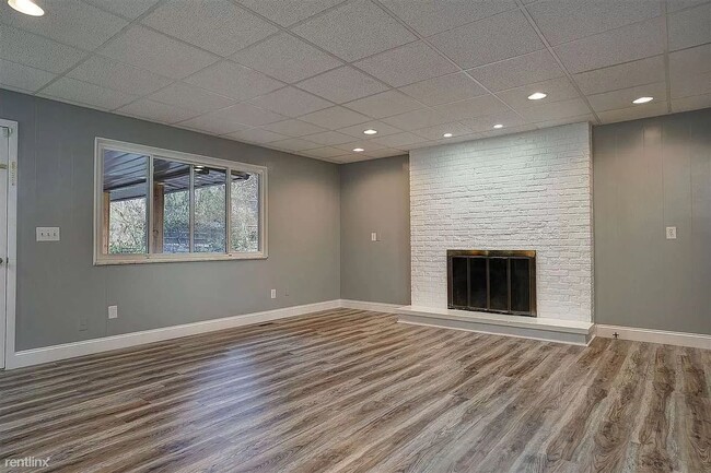 Building Photo - 1426 Spring Valley Cir