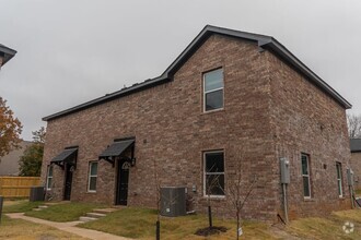 Building Photo - 1366 N Porter Rd