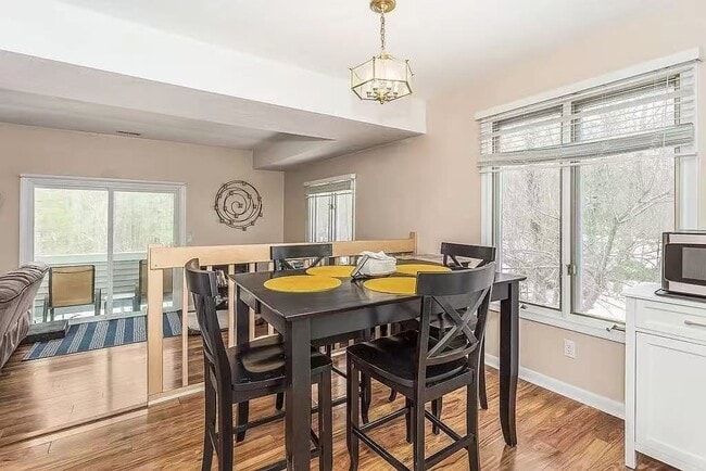 Building Photo - 118 Burkhall St