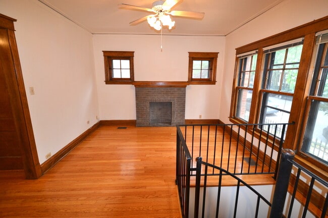 Foto del edificio - 3761 N Lakewood Ave