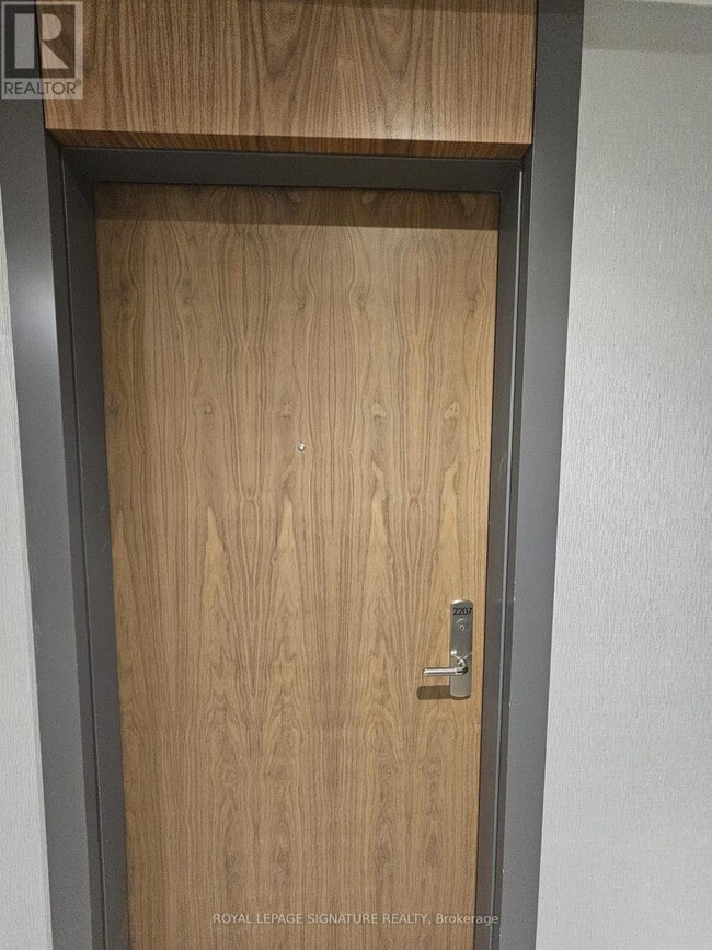 Building Photo - 27 Korda Gate