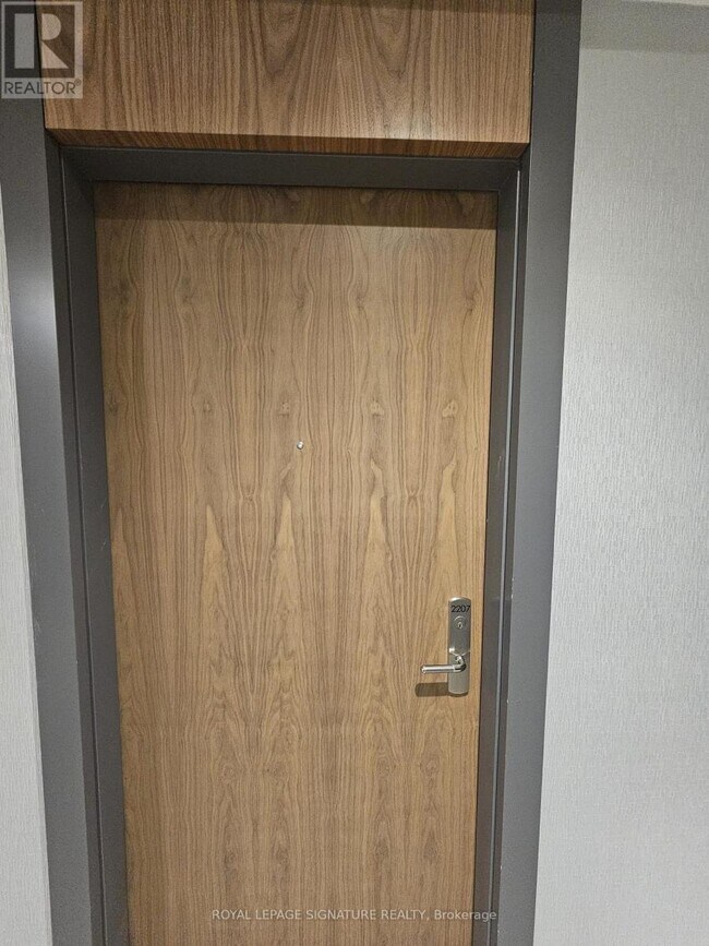Building Photo - 27 Korda Gate