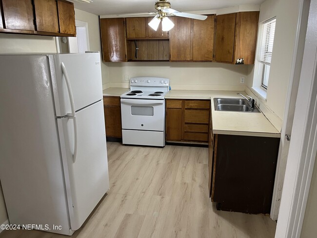 Foto del edificio - 2414 Rogero Rd