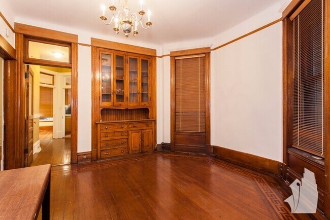 Foto del edificio - 858 W Newport Ave