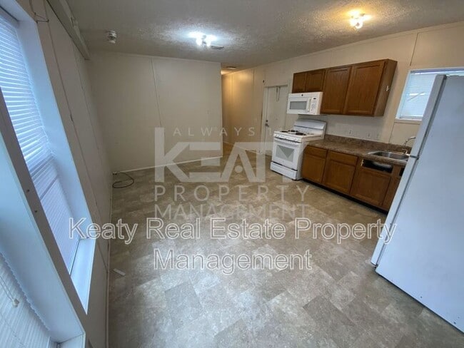 Building Photo - 926 S Railroad Ave