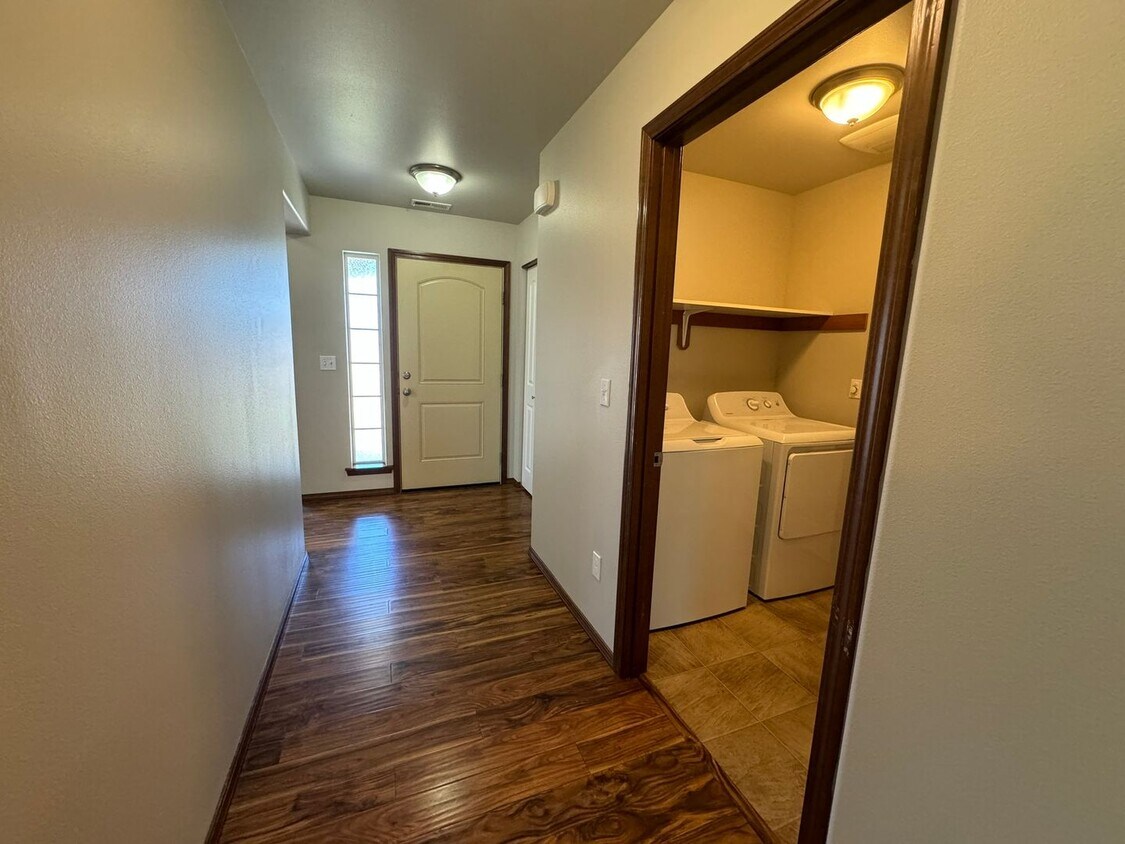 Primary Photo - 3 Bed, 2 Bath Home for Rent Now! $500.00 B...