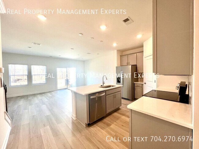 Foto del edificio - 8029 Hidden Spgs Trl