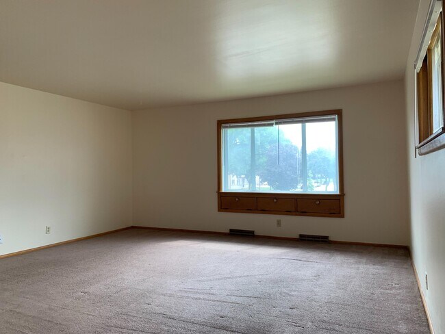Building Photo - 5533 N 95th St