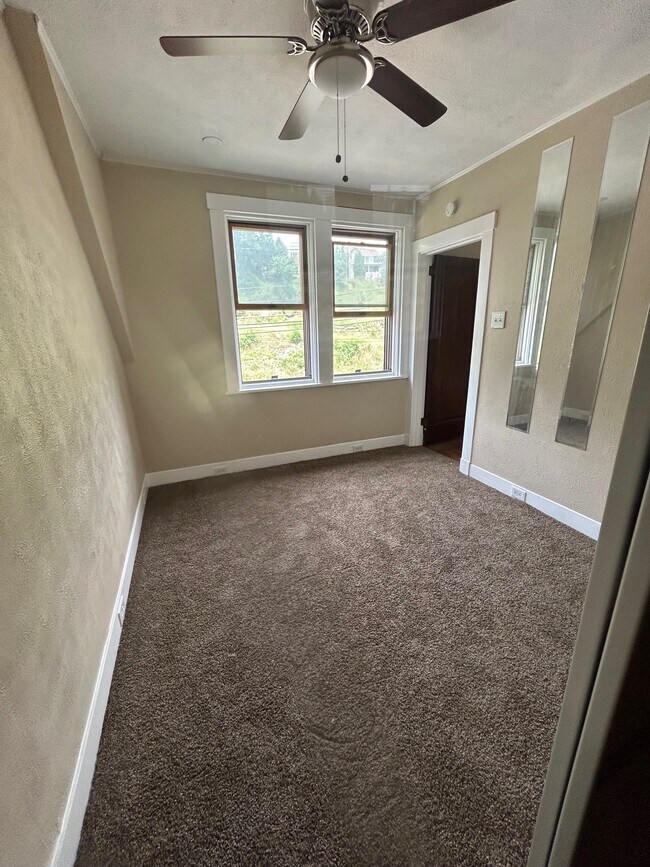 Foto del edificio - 638 Hazelwood Ave