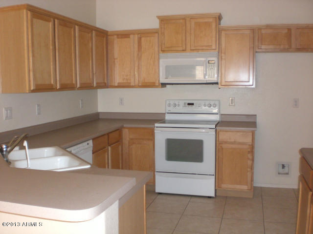 Building Photo - 1412 E Oakland St