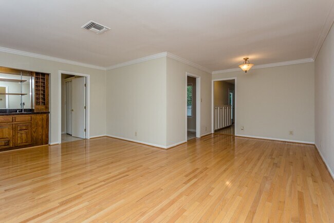 Foto del edificio - 1230 Timbergrove Ln