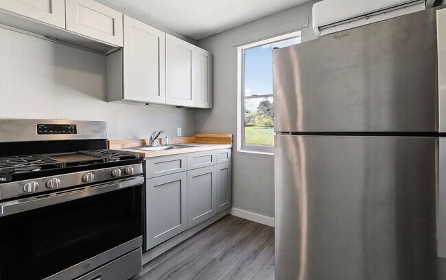 Building Photo - Studio Apartment in Central City