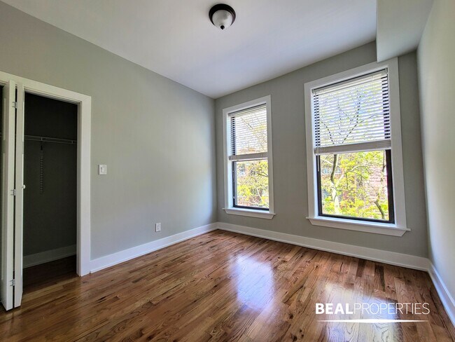 Foto del edificio - 633 W Oakdale Ave