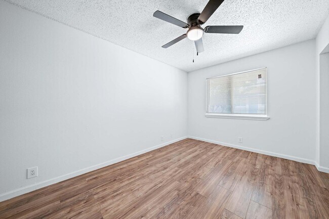 Foto del edificio - 9008 Galewood Dr
