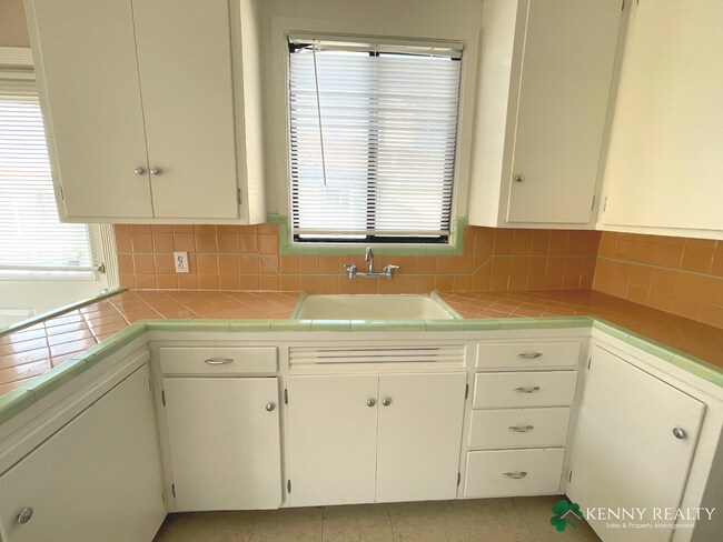 Foto del edificio - 221 Mosswood Way