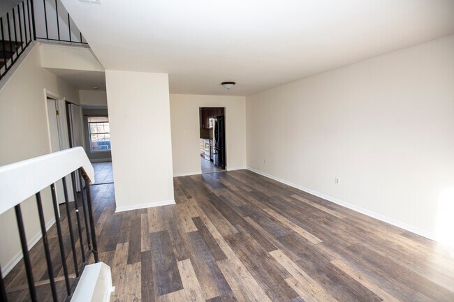 ¡Sala de estar - 115 Teakwood Ct