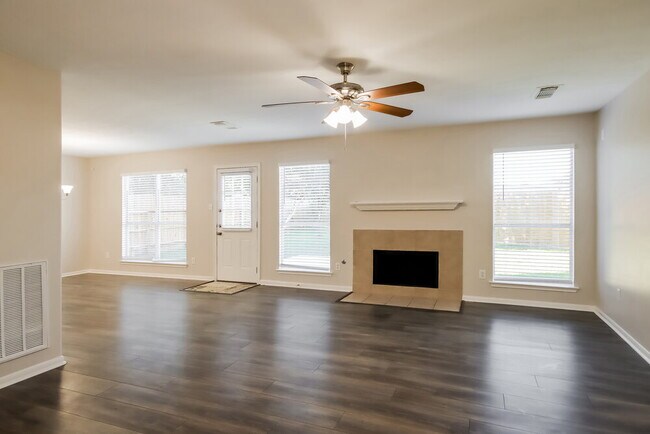 Foto del edificio - 18407 Heartland Ct