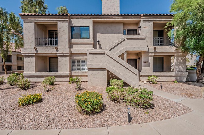 Foto del edificio - Fully Remodeled 2-Bedroom Condo at the Scottsdale Racquet Club!