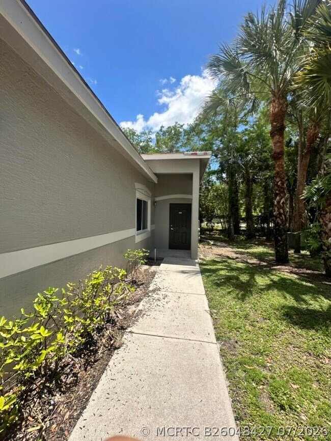 Foto del edificio - 220 Crestwood Cir