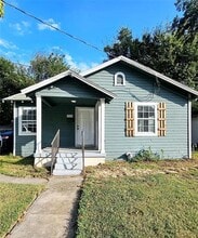 Building Photo - 3026 Pine St
