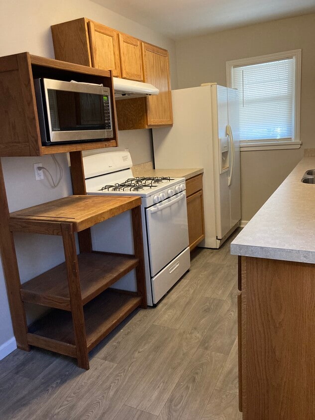Brand new range - 830 N Taylor St