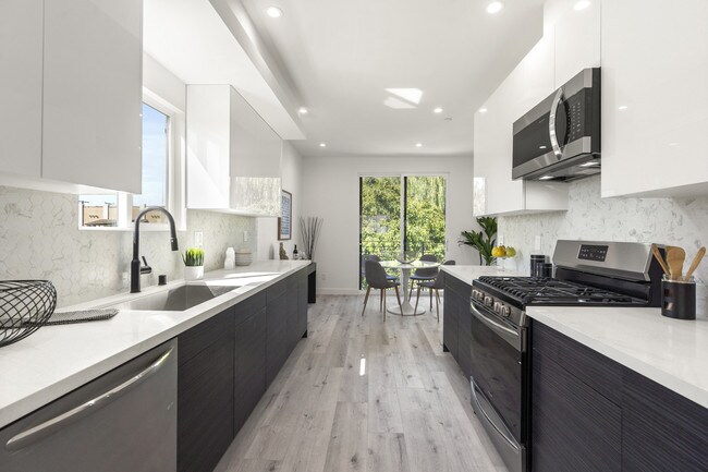 Foto del edificio - 750 N Ridgewood Pl