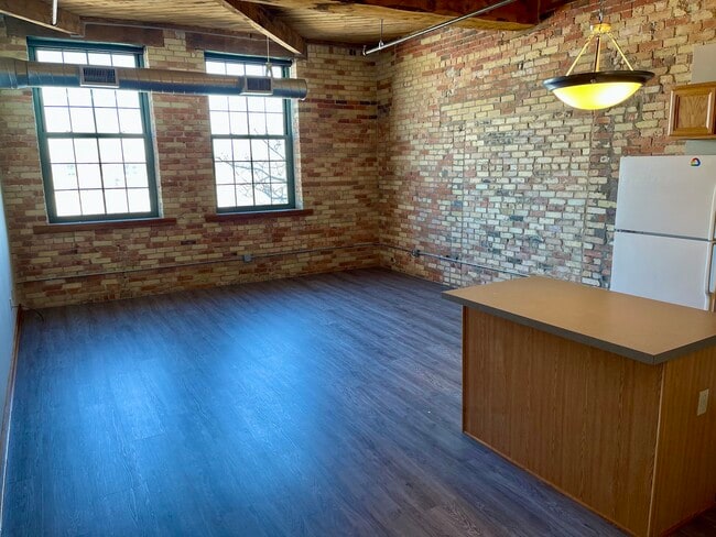 Foto del edificio - 940 Monroe Ave NW