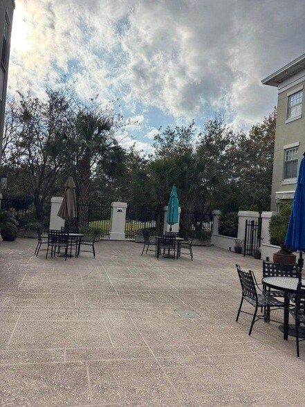 Foto del edificio - 498 Albemarle Rd